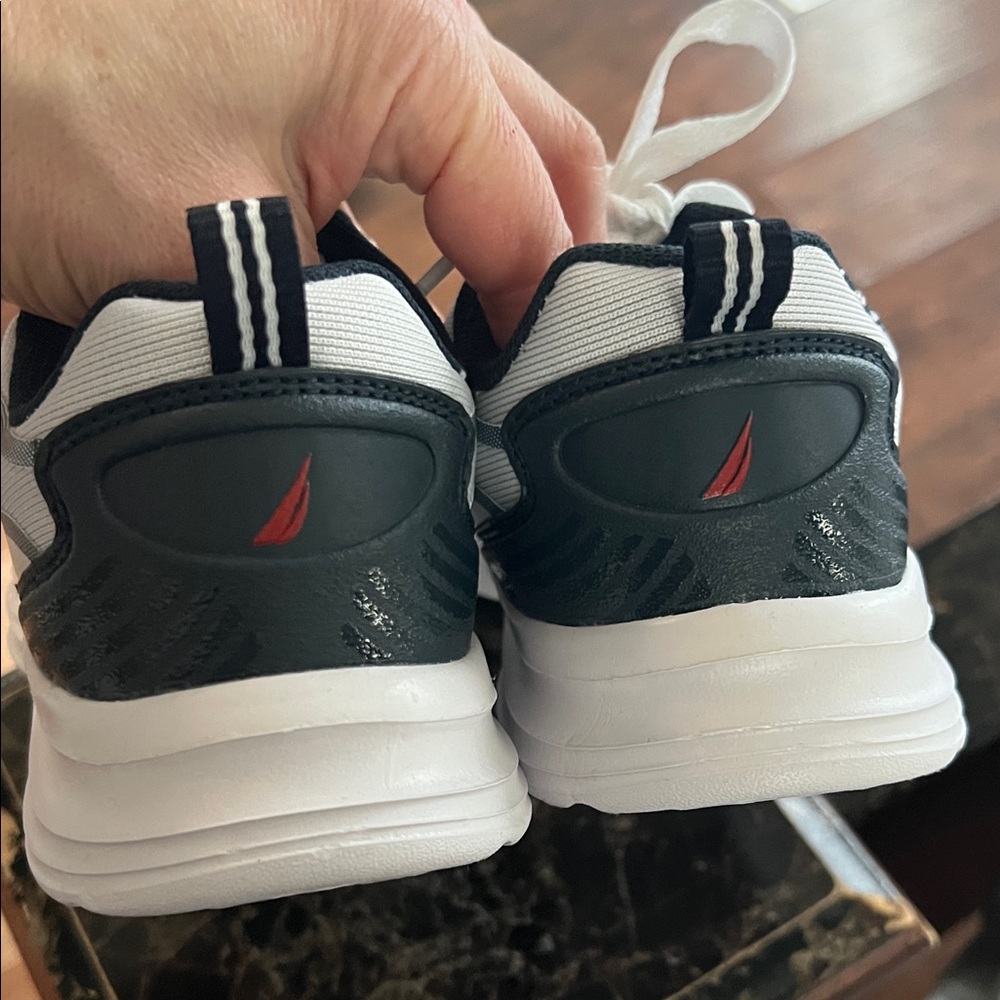 NWOT Nautica Boys Size 1 Sneakers - Picture 4 of 6